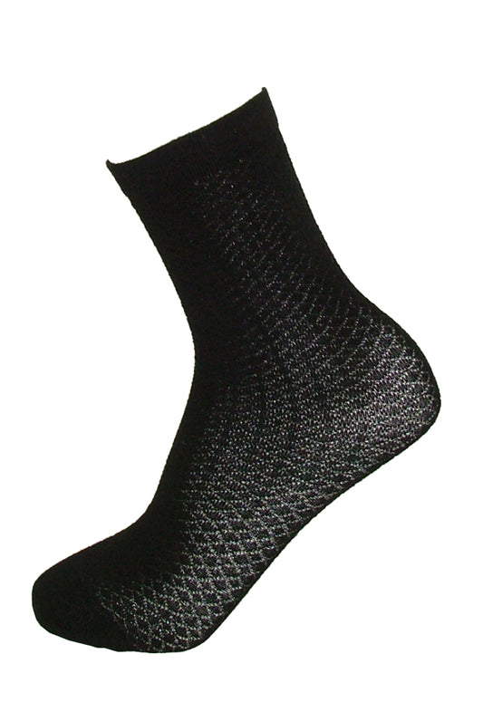 Omsa 3588 Tips Calzino - Black light cotton ankle socks with a sheer diamond crochet style pattern