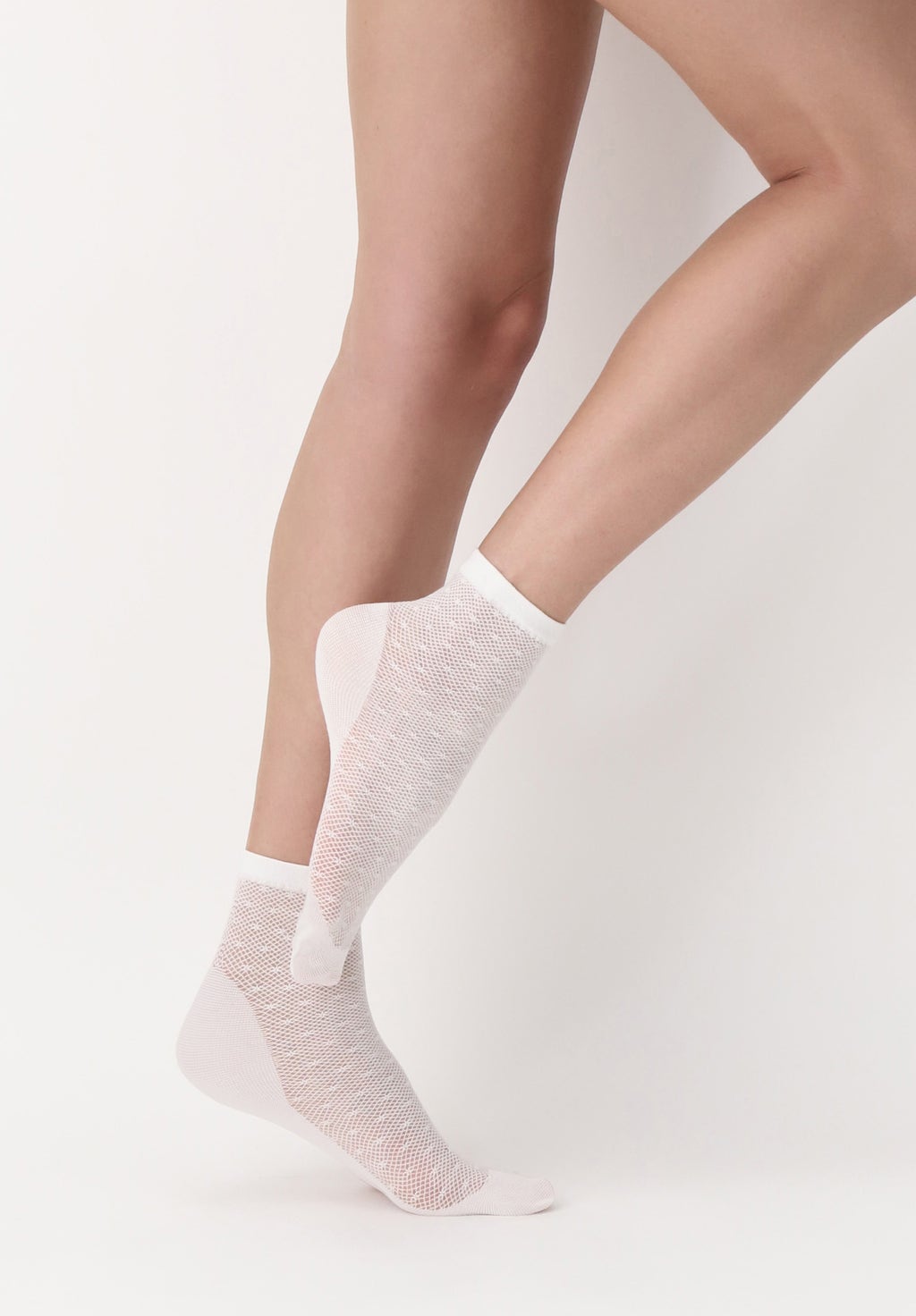 OroblÌ_ Eco Sneaker Sock - White (milk) environmentally friendly fashion quarter high ankle socks made of recycled yarn with a semi-sheer micro-mesh base, woven all over spot pattern, plain under foot, thin cuff and shaped heel.