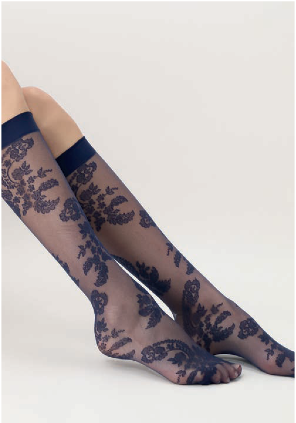Oroblù Paisley Gambaletto - Sheer fashion knee-high socks with a paisley lace style pattern and deep comfort cuff. Available in black, navy and white.