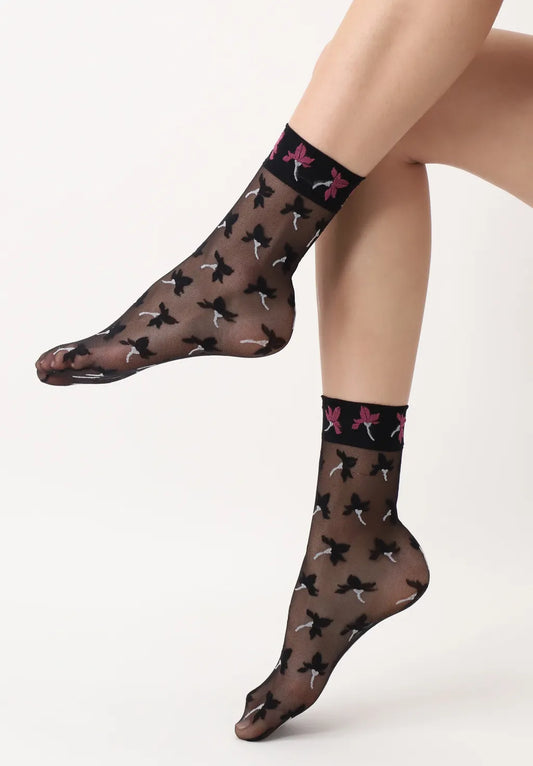 Oroblù Primroses Calzino - Sheer black fashion ankle socks with a primrose flower style pattern on the sock and a stripe of pink primroses on a soft deep cuff.