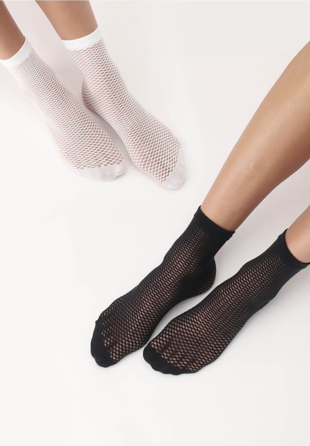 OroblÌ_ Twin Net Sock - Black and white cotton mix quarter high ankle tube socks twin pack with an enclosed fishnet style pattern, plain toe and thin cuff.