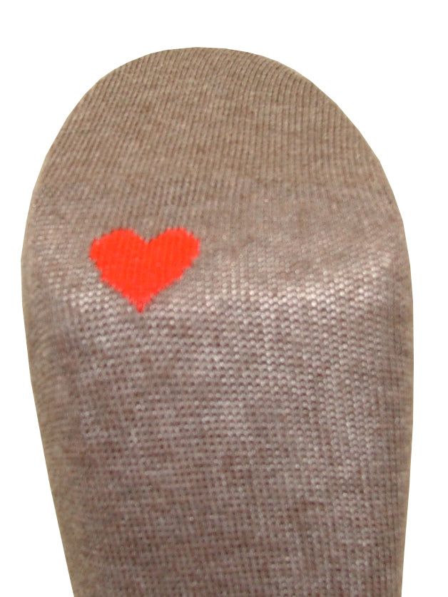 Silvia Grandi Baby Gambaletto - Soft brown beige cotton knee-high socks with a small ribbed cable knit style pattern, plain sole, flat toe seams, shaped heel and a red heart on the ball of the foot.