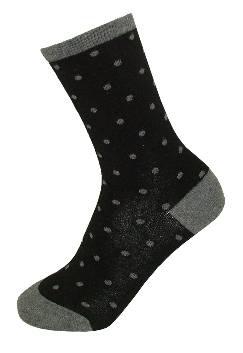 Silvia Grandi Cherry Calzino - black cotton ankle socks with a small grey spot pattern, flat toe seams, shaped heel and a red heart on the ball of the foot.