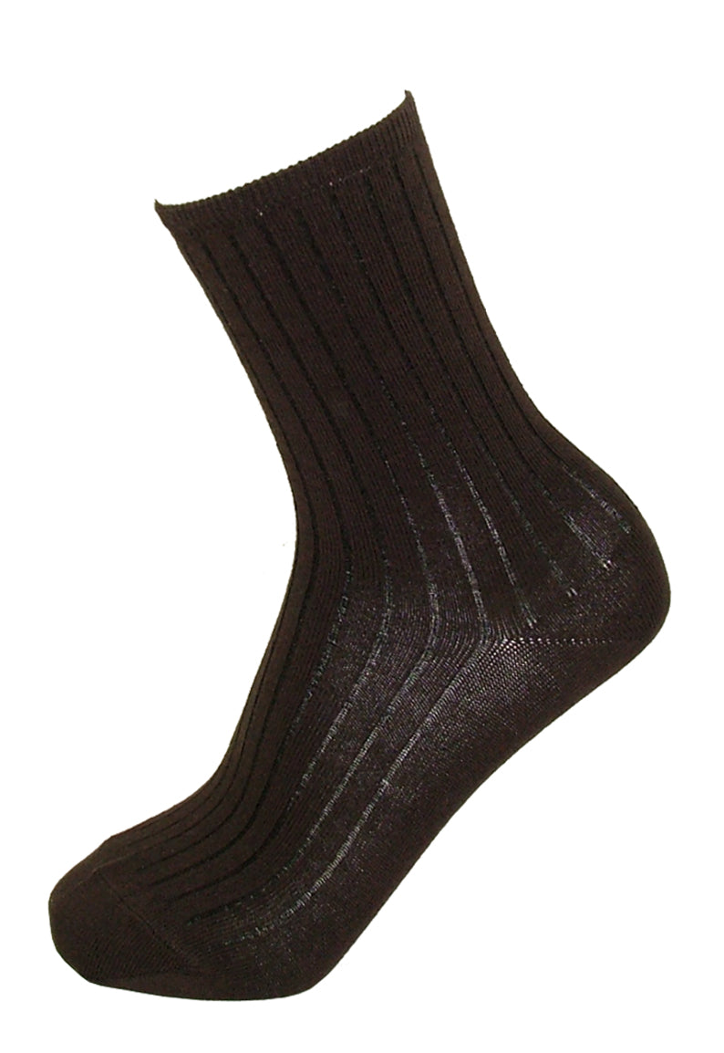 Silvia Grandi Holly Calzino - brown cotton ankle socks with a pinstripe rib, plain sole, flat toe seams, shaped heel and a red heart on the ball of the foot.