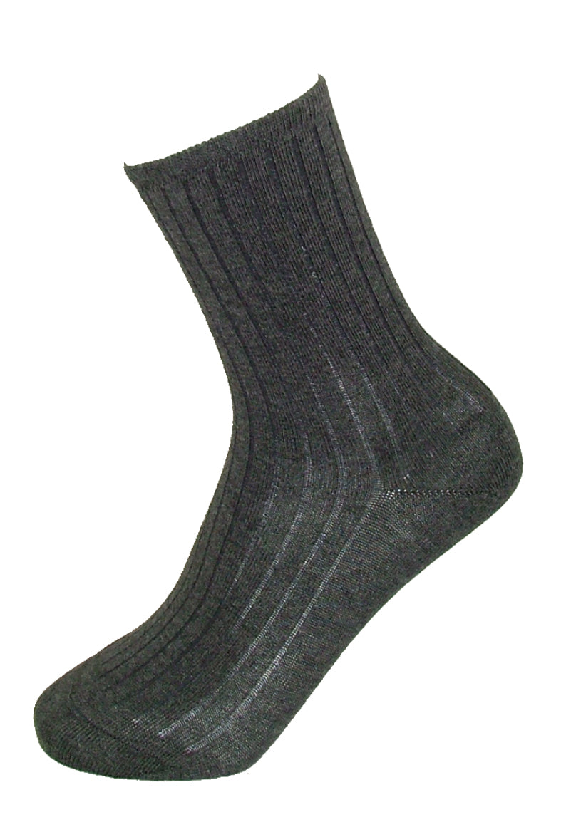 Silvia Grandi Holly Calzino - grey cotton ankle socks with a pinstripe rib, plain sole, flat toe seams, shaped heel and a red heart on the ball of the foot.