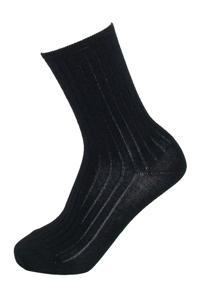 Silvia Grandi Holly Calzino - navy cotton ankle socks with a pinstripe rib, plain sole, flat toe seams, shaped heel and a red heart on the ball of the foot.