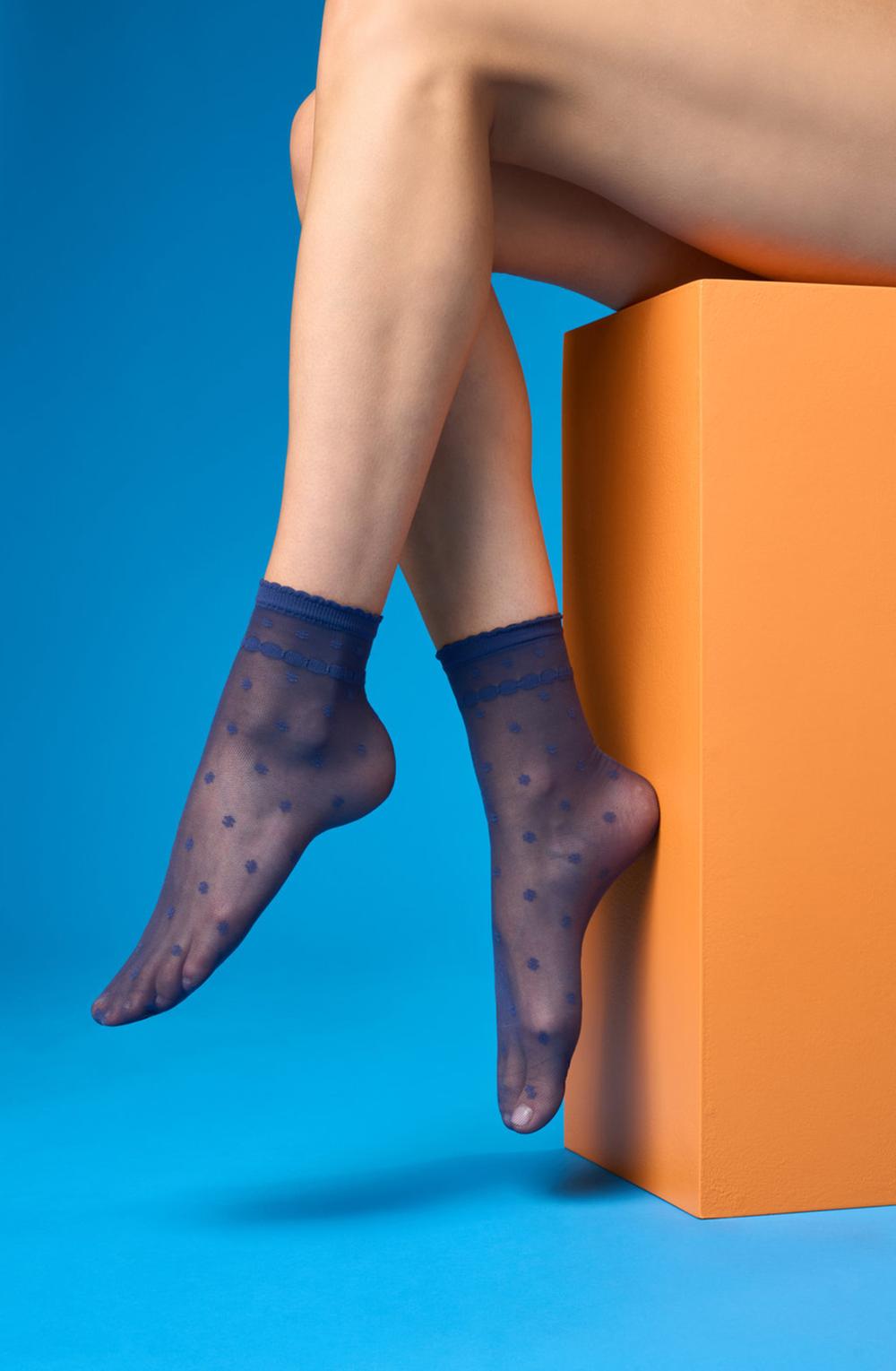 SiSi Flowers Calzino - Sheer micro mesh fashion ankle socks with a tiny flower polka dot pattern, chain style stripe around the ankle and comfort cuff with scalloped edge. Available in navy and black.