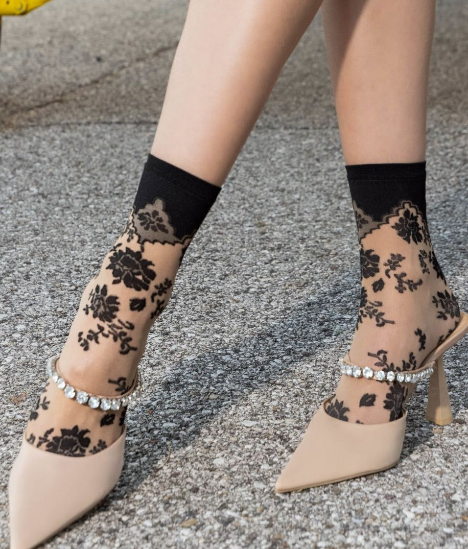 Trasparenze Cuzco Calzino - Sheer fashion ankle socks with an all over woven floral pattern in black and black opaque cuff.