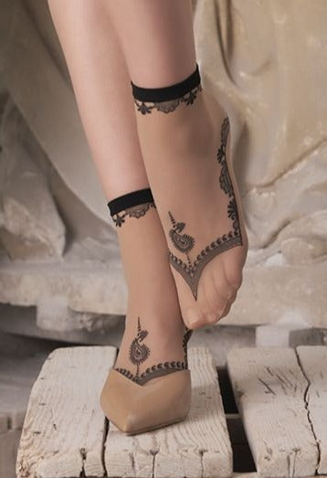 Trasparenze Sage Calzino - Sheer nude fashion ankle socks with a woven black henna style tattoo pattern around the cuff and around the foot.
