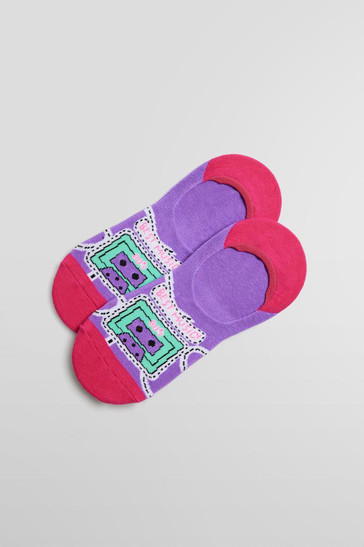 Ysabel Mora 12865 Music Tape Liner - Purple cotton no show sneaker socks with a tape cassette in turquoise with "best music" text in pink and white across the foot, dark pink heel and toe and anti-slip silicone grip on heel.