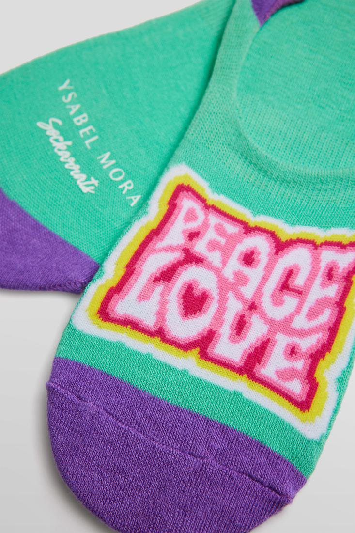 Ysabel Mora 12865 Peace Love Liner - Turquoise cotton no show sneaker socks with "peace love" in a 70's psychedelic style font in white, yellow pink and red across the foot, purple heel and toe and anti-slip silicone grip on heel.