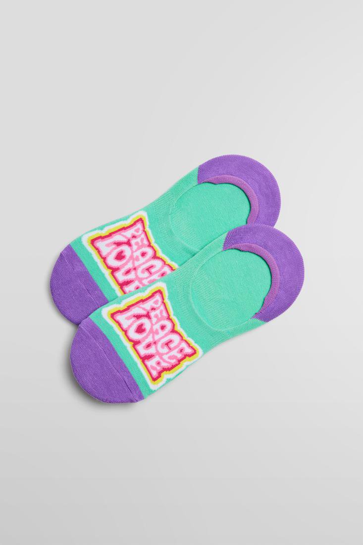 Ysabel Mora 12865 Peace Love Liner - Turquoise cotton no show sneaker socks with "peace love" in a 70's psychedelic style font in white, yellow pink and red across the foot, purple heel and toe and anti-slip silicone grip on heel.